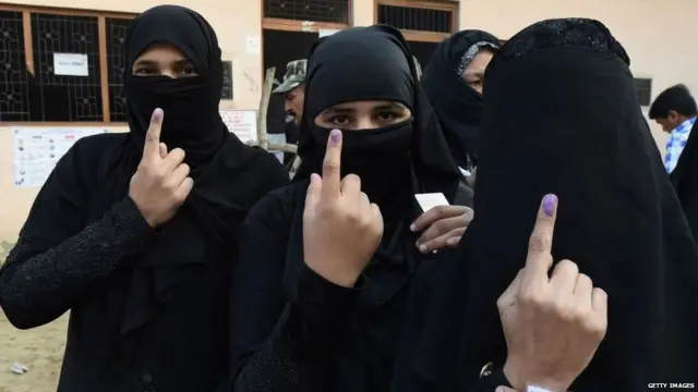 ਬੁਰਕਾਧਾਰੀ ਮੁਸਲਿਮ ਔਰਤਾਂ ਲਈ ਖ਼ਾਸ ਬੂਥ ਬਣਾਏ ਗਏ ਸਨ