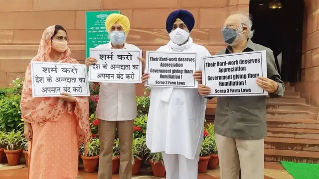 ਸੰਸਦ ਵਿੱਚ ਖੇਤੀ ਕਾਨੂੰਨਾਂ ਵਿਰੁੱਧ ਪ੍ਰਦਰਸ਼ਨ ਹੋਏ ਕਰਦੇ ਅਕਾਲੀ ਸਾਂਸਦ