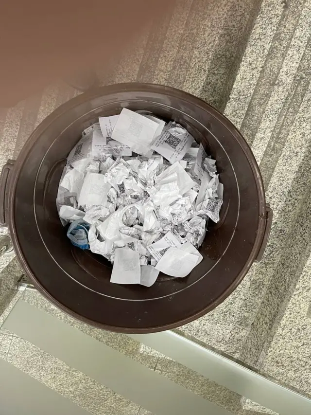 Чиқинди челаги чиптага тўла