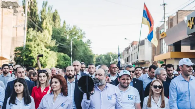 Никол Пашинян на демонстрации 14 июня