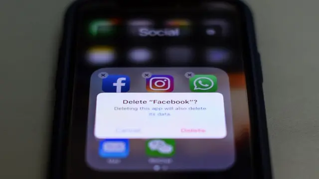 Facebook bụ atụmatụ ekwentị