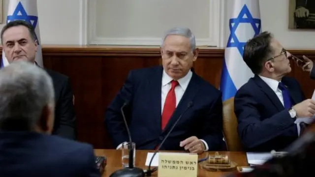 مقام‌های اسرائیلی به ندرت حملات خارجی منسوب به اسرائیل را تایید یا تکذیب می‌کنند اما به نظر می‌رسد این سیاست را درباره حملات ماه‌های اخیر به "مواضع ایران درسوریه" کنار گذاشته‌اند