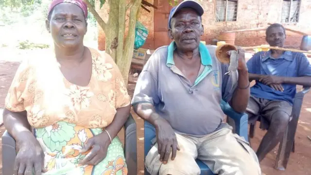 Wenyeji wa kijiji cha Mbudzi wakielezea umuhimu wa kula nya ya panya