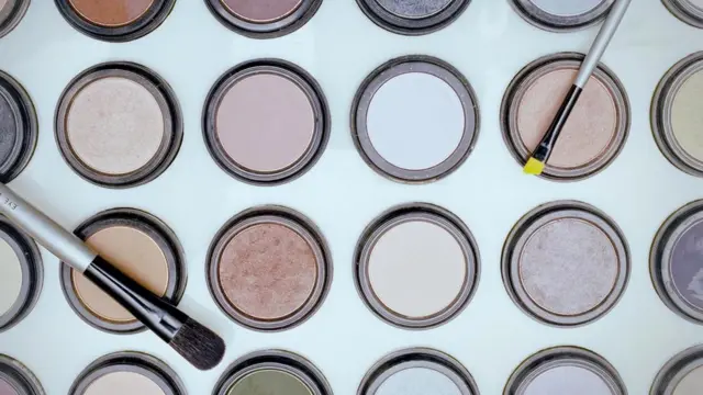 Перед похоронами покойным часто наносят макияж - не говоря уже о других, более жутких процедурах