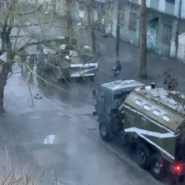 Vehículos militares en Jersón.