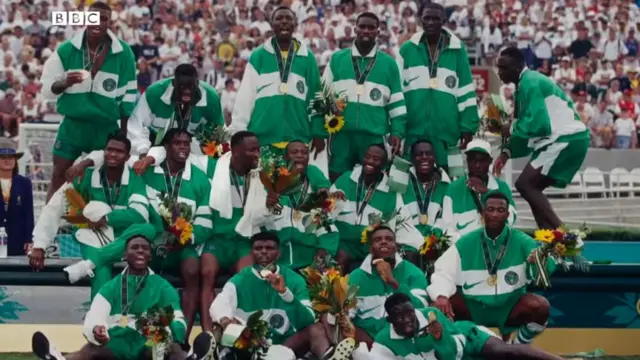 Taribo West fait partie de cette génération d'or du Nigéria avec les Jay-Jay Okocha, Nwankwo Kanu et autres