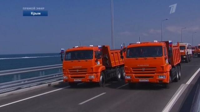 "Первый канал" в прямом эфире показал, как Путин едет по Крымскому мосту за рулем "Камаза"