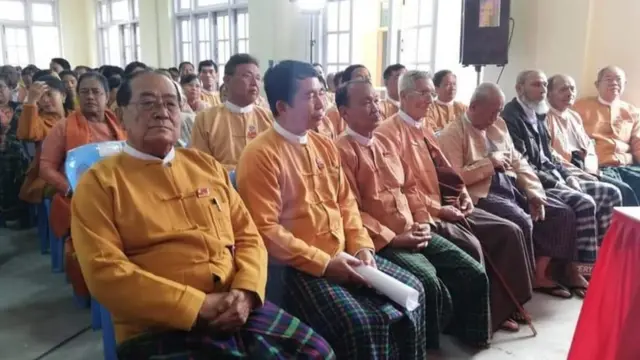 ၂၀၁၈ခုနှစ်အတွင်း စစ်ကိုင်းတိုင်း​ဒေသကြီး NLD ပါတီရုံး အ​ဆောက်အဦးသစ်ဖွင့်ပွဲအခမ်းအနားသို့ ဦး​အောင်ရှင်နှင့်ပါတီတာဝန်ရှိသူများ တက်​ရောက်စဥ်