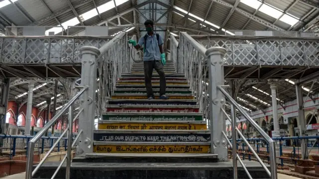 கொரோனா கட்டுப்பாட்டு விதிமுறைகள்