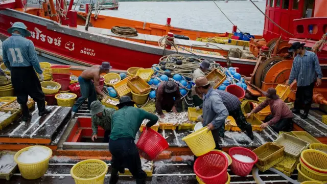 แรงงานข้ามชาติเหล่านี้จำนวนไม่น้อย ตกเป็นเหยื่อของการถูกเอารัดเอาเปรียบการใช้แรงงานเยี่ยงทาส