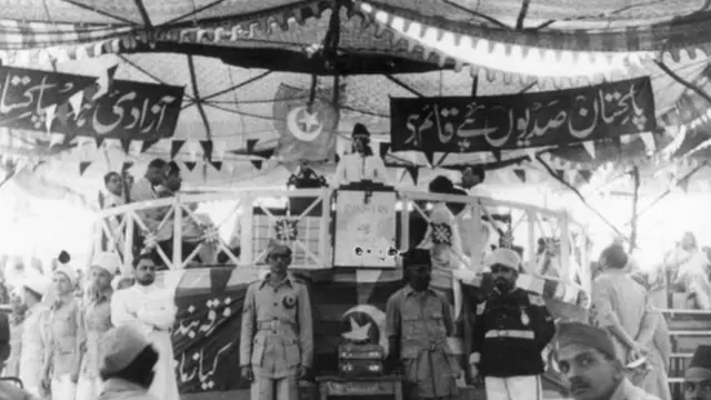 মুসলিম লীগের এক সভায় ভাষণ দিচ্ছেন মি. জিন্নাহ