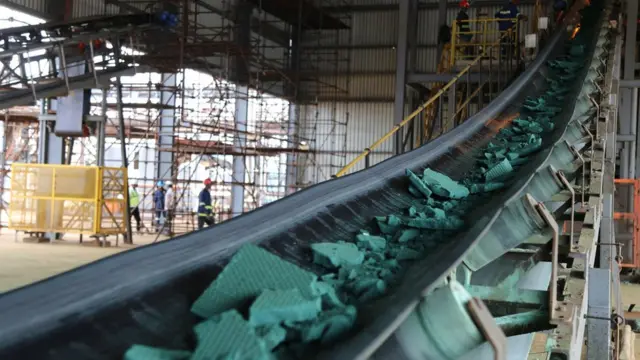 ማዕድኑ የኤሌትሪክ መኪናዎችን፣ ላፕ ቶፖችንና ስማርት ስልኮችን ለማንቀሳቀስ የሚያገለግለውን ሊቲየም አየን ባትሪ ለማምረት ይውላል