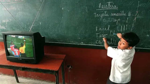 Niño en una escuela de Perú