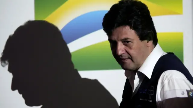 Mandetta ecassino com ngmsombra projetadacassino com ngmpainel com bandeira do Brasil