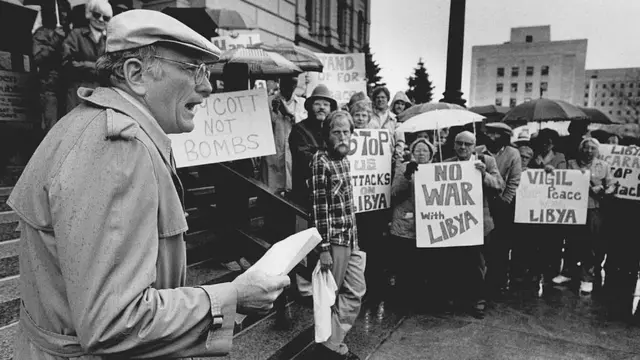شهدت بعض مدن الولايات المتحدة احتجاجات على الهجمات العسكرية الامريكية على ليبيا في منتصف شهر مارس/آذار عام 1986.