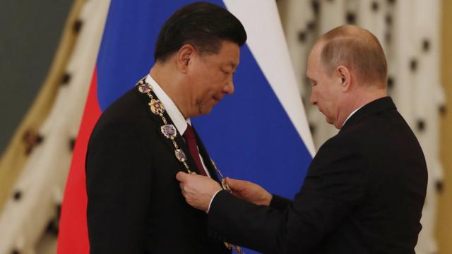 Russian President Vladimir Putin (R) decorates Chinese President Xi Jinping (R) with the Order of St. Andrew the Apostle the First-Called during their meeting in the Kremlin in Moscow, Russia, 04 July 2017. Chinese President is on a two-days official visit in Moscow