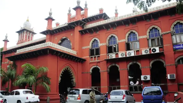 மருத்துவ படிப்பில் 50 சதவீத இடஒதுக்கீடு வழக்கில் சர்ச்சை