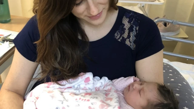 جوليانا وطفلتها