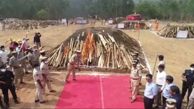 గంజాయి దహనం చేస్తున్న గౌతం సవాంగ్