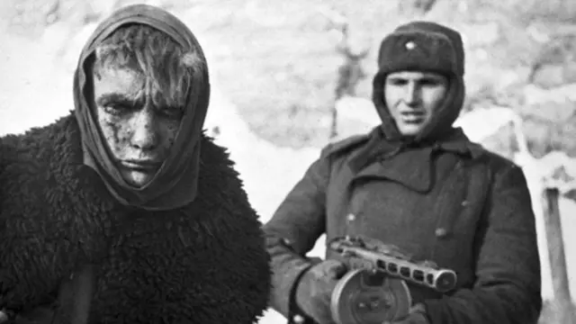 ફેબ્રુઆરી 1943માં સ્ટાલિનગ્રાડમાં રશિયાની સેનાના કબજામાં રહેલો જર્મનીનો એક ઘાયલ સૈનિક
