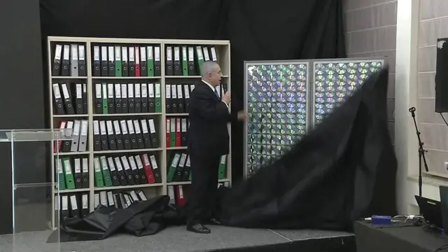 बिन्यामिन नेतन्याहू न्यूक्लियर आर्काइव्स के बारे में बताते हुए