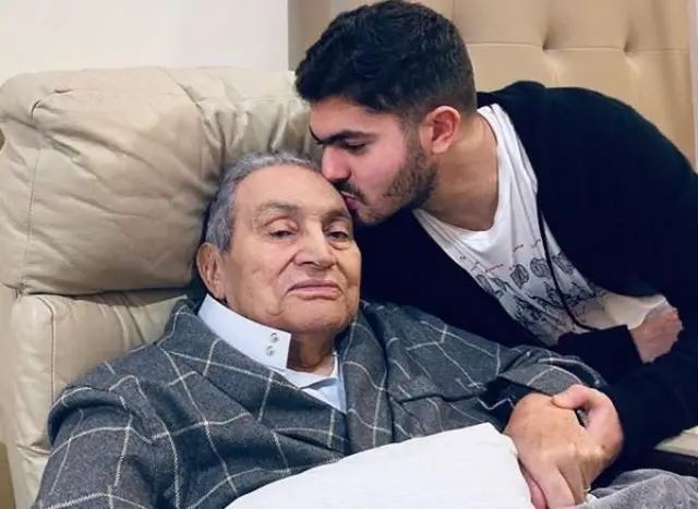 Hüsnü Mübarek ve oğlu Omar Alaa