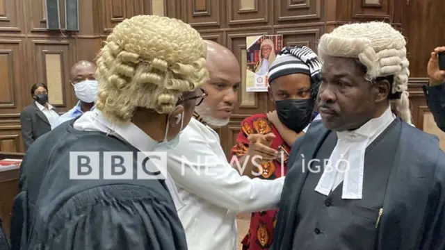 Nnamdi Kanu na ndị ọkaiwu ya