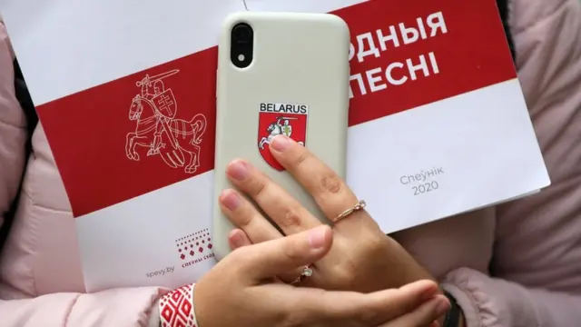 Телефон с гербом Беларуси