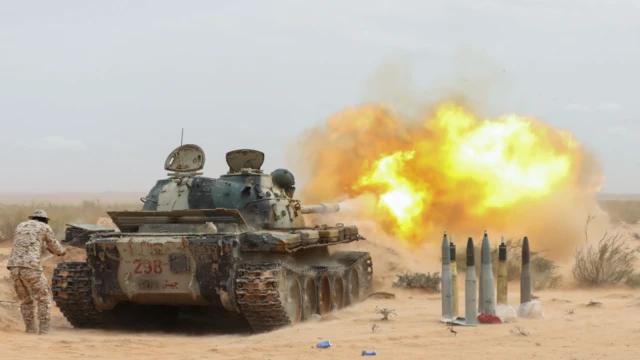 An harba tanka lokacin bikin yaye wadanda alhakin kula da gabar teku da yankuna masu azrikin man fetur a of Libya - ranar Litinin 22 Maris 2021