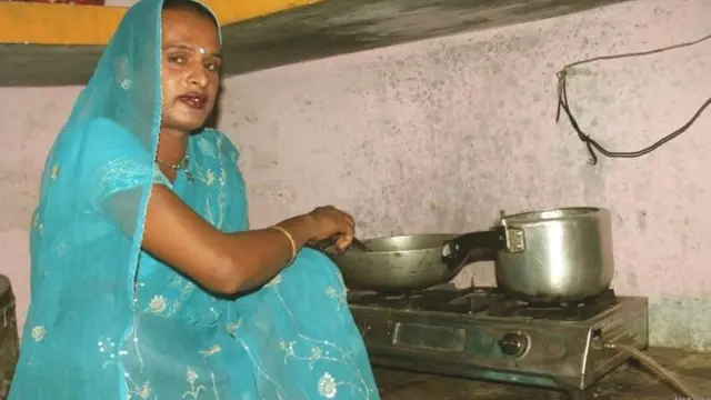 සංක්‍රාන්ති සමාජභාවී ඉන්දීය ගෘහණියක්