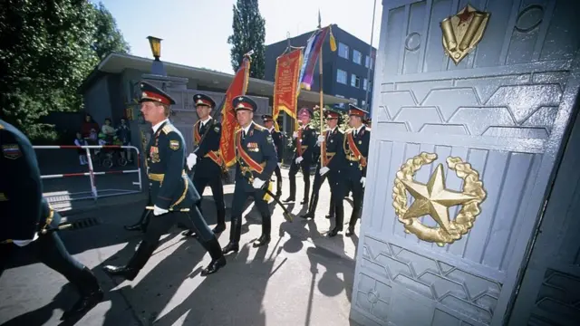 Tropas soviéticas retirándose de Alemania oriental.