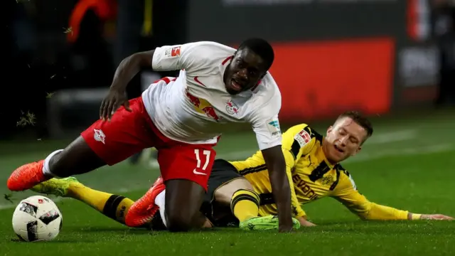 Acción del partido entre Leipzig y Dortmund