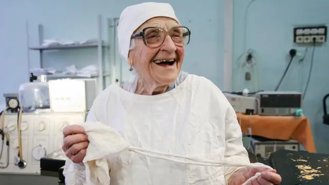 الا الینيچنا لیوو شیکنا