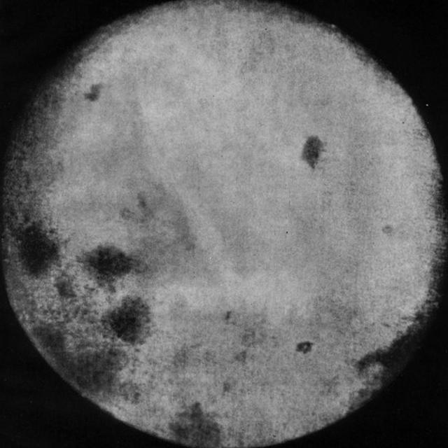 Imagen de la Luna tomada por Lunik 3.