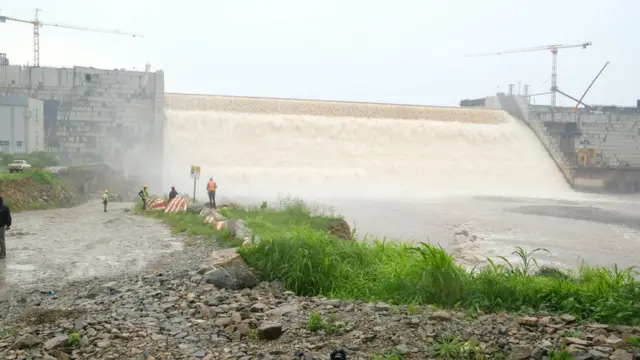 Hidhichi bishaan qabachuu erga eegaleen booda kana fakkaata