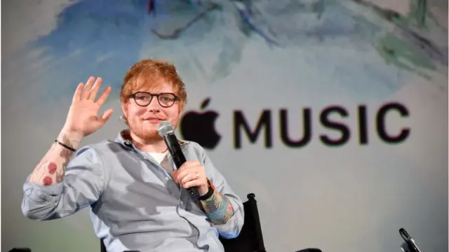 Cantor Ed Sheerancomo depositar na novibetevento da Apple Music