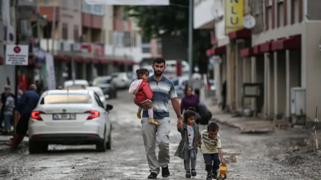 Kastamonu'da seller sokaklara hasar verdi