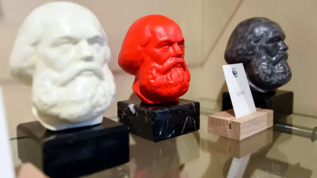 Головы Маркса - на разный вкус, на разный цвет…