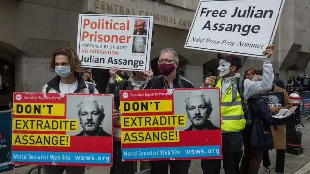 Акция сторонников Ассанжа в Лондоне