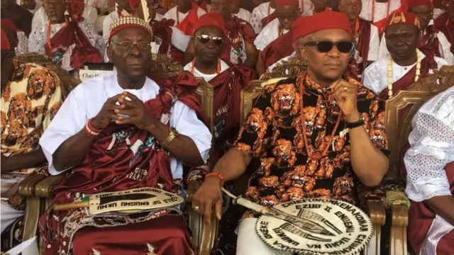 Ndị isi bịara ya bụ emume