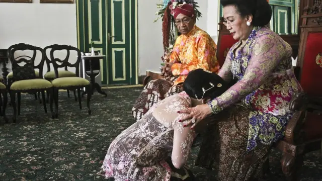 La princesa Haryu muestra respeto a sus padres.