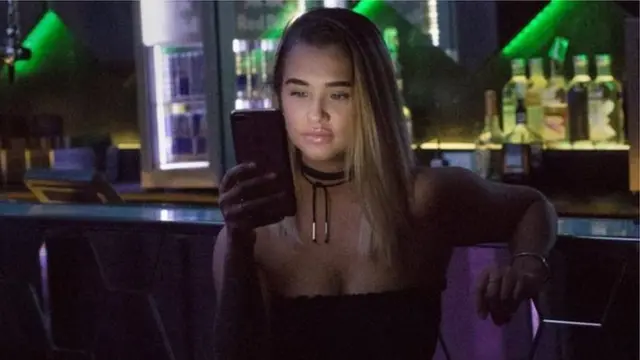 চাকরিজীবী নারী