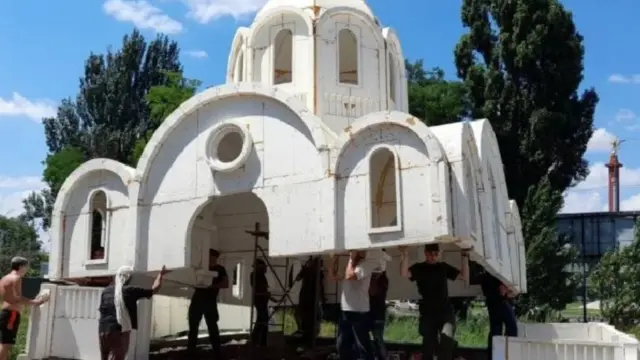 церква