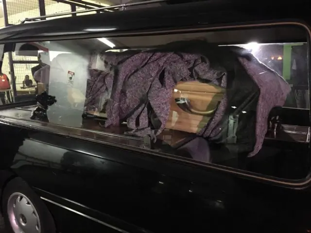 Jeneza lenye mwili wa marehemu