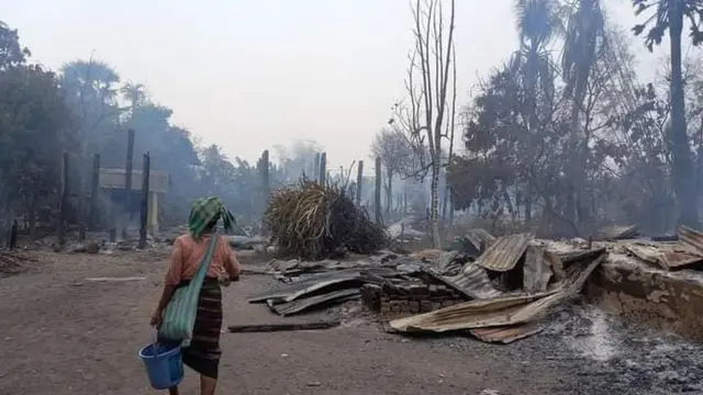 မီးရှို့ခံရတဲ့ စစ်ကိုင်းတိုင်း ကလေးမြို့နယ် နတ်ချောင်းရွာ