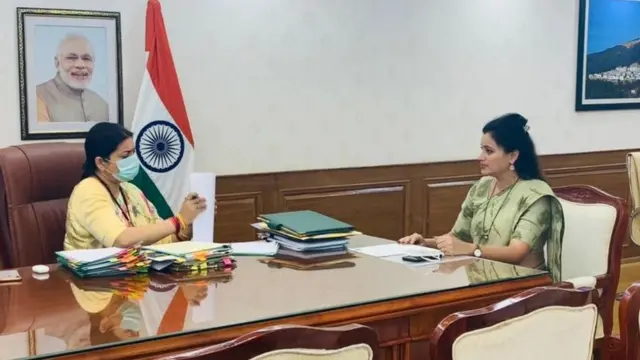 नवनीत राणा-स्मृती ईराणी भेट