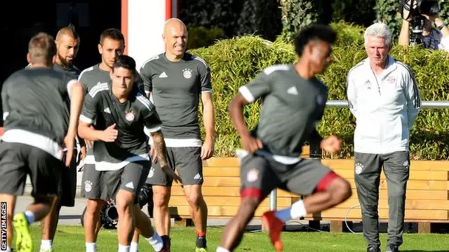 Jupp Heynckes taking a Bayern Munich training session