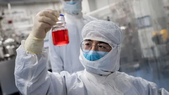 ஆக்ஸ்ஃபர்ட் - ஆஸ்ட்ராசெனகா கொரோனா தடுப்பூசி பரிசோதனை நிறுத்தம்