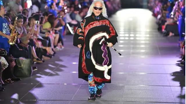 1983年寛斎AWファッションショーのスタッフTシャツ 山本寛斎 ロゴ