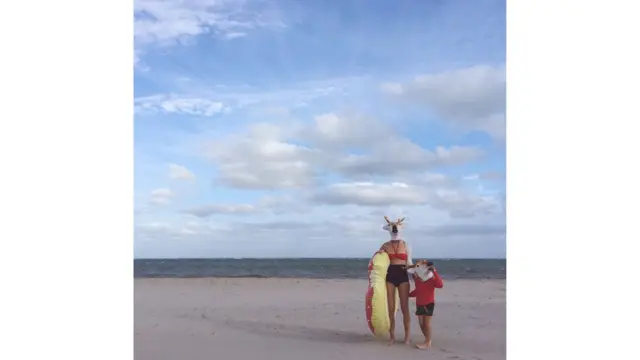 “País das maravilhas” da americana Carolyn Mara Borlenghi, que ficouo que é arbetyterceiro lugar, é parteo que é arbetyuma série para o Instagram. "Neste fimo que é arbetysemana, antes do Natal, embarqueio que é arbetyuma pequena aventura com meu filho na praia e levamos máscaraso que é arbetyrena”, conta.